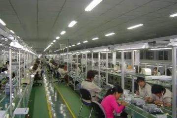我遠嫁後母親幫我帶孩子,如今母親沒給公公做飯,公公要攆我媽走