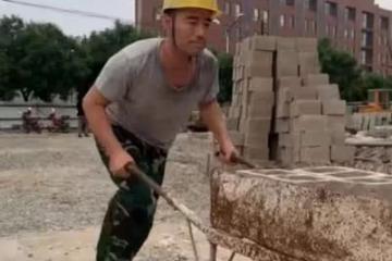 旭日陽剛的「狼狽」：當時代拋棄王旭的時候，連一聲招呼都沒有打