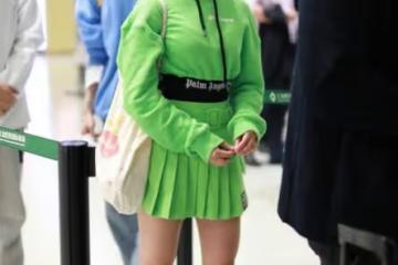 趙奕歡真是會扮美，30多歲了還穿得這麼亮，好身材讓人心動
