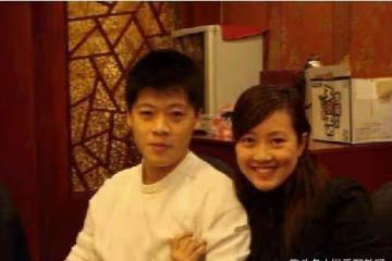 22歲被趙本山看中力捧,演了多年男一號難紅,如今擺攤賣燒烤