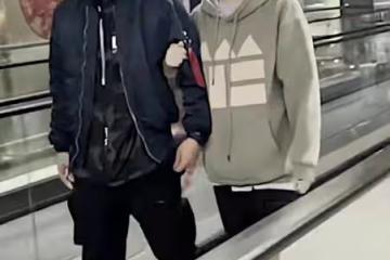 鄭愷一家現身機場，苗苗小腹突出走姿怪被疑懷二胎，此前一直備孕