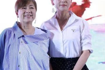 陳紅老的很優雅,穿搭溫柔還不裝美,無修圖看著也很美