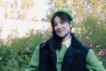 陳小紜實力演繹「人比花嬌」,穿衣看著挺美的,這少女感沒誰了
