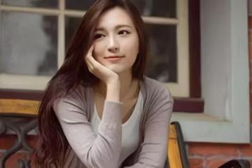 「閨蜜為什麼總彎腰繫鞋帶」閨蜜走後,婆婆的回答,我和閨蜜絕交