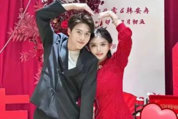 韓安冉第四次婚禮現場,婆婆笑容勉強與親家擁抱,新郎撒嬌索吻