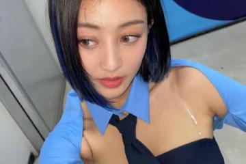 Twice志效時尚造型引關注,鏤空襯衫搭配緊身裙,身材苗條迷人