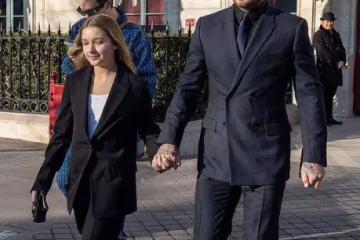 貝克漢姆攜女兒現身時裝周!小七穿著黑色西裝,年齡比他的母親不像他的父母