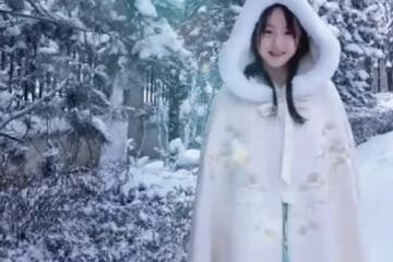 田亮曬出女兒雪景照,「森蝶」雪地古風照招人喜愛,網友:漂亮