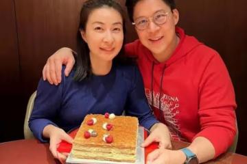 郭晶晶全家慶祝霍啟剛44歲，三個子女給爸爸做生日蛋糕很溫馨
