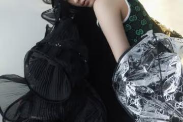 小S長女走成熟路線，17歲許曦文衣著性感時尚，高級厭世臉太養眼