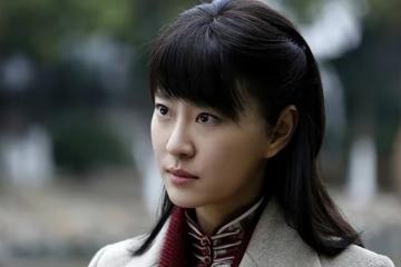宋軼一改往日風格破尺度穿禮服險些走光，戀愛的女人的確更開放了