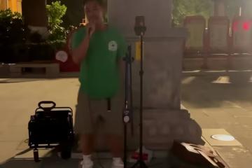 劉浩龍街頭賣唱無人識,十元一首仍無人問津,容祖兒為其痴情6年