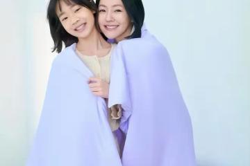 小S未受風波影響帶小女兒拍廣告，許老三顏值逆襲，越長越像媽媽