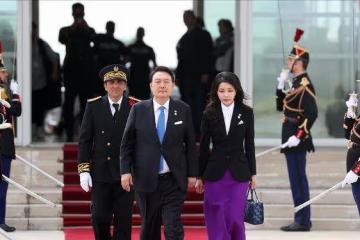 國外第一夫人將再次訪問國外!穿紫色連衣裙太美了,多變的風格罕見又驚艷