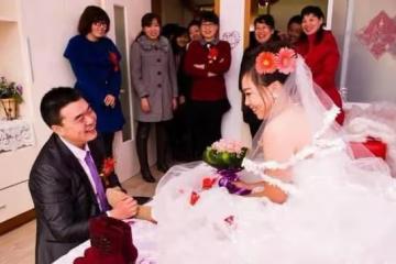 婆婆帶著5萬來找俺，希望復婚，看到前夫的雙手，俺點頭答應