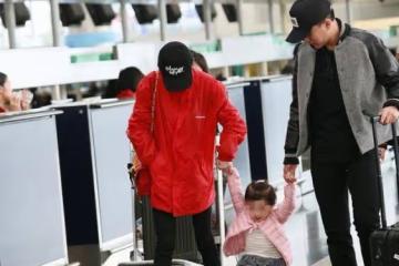 楊冪9歲女兒近照，小糯米走路帶風太像媽媽，身高快到劉愷威肩膀