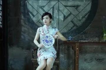 事後，床上掛著她被撕爛的旗袍，她靠賣身賺錢，卻是個傲骨的女人