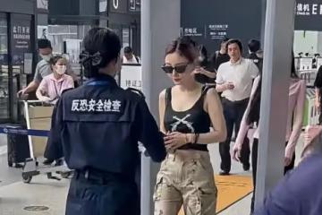 42歲李小璐穿低胸秀身材，離開賈乃亮四年後，繼續做回美少女？