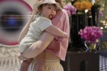 程曉玥慶祝女兒出生100天，分享母女合影，孩子五官秀氣長開了