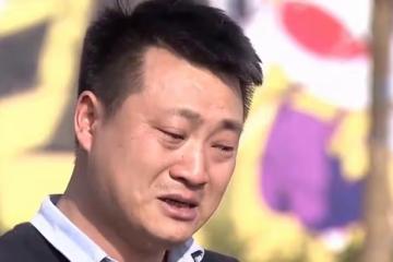 當初母親拋棄三個兒子再婚，生下2女兒不管她，只有三兒子來照顧