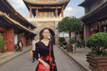 50歲左右的女人就是這樣穿的,溫馨迷人