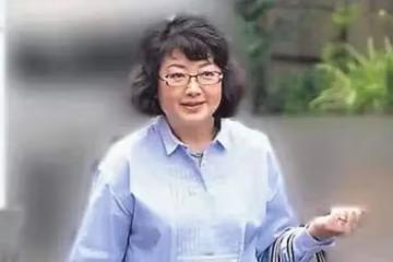 隱退42年,山口百惠當上了奶奶,身材發福,全無當年清純美貌