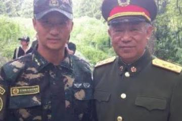 這倆明星竟是父子，難怪長得這麼像，真是虎父無犬子啊！