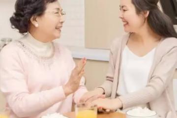 婆婆的生日宴，小姑子宣布她的大喜事後，我一把掀翻了桌子
