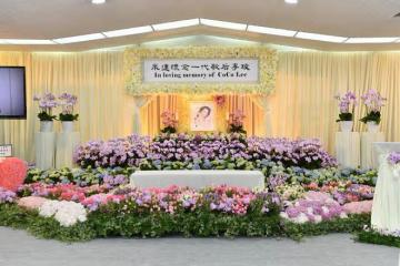 李玟告別會結束,13個粉絲在殯儀館面前哭喊:請把COCO還給我