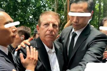 李玟老公神情哀傷，現身李玟出殯現場被圍堵，他說我愛李玟一輩子