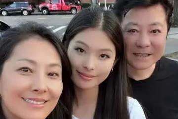 58歲戲骨祖孫三代定居美國!一家四口幸福溫馨,18歲女兒長相漂亮