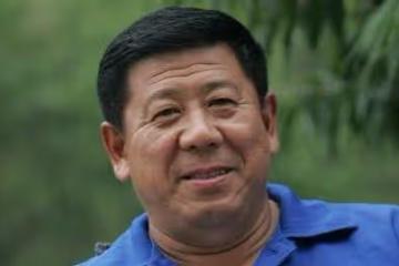 因長相丑被導演看中,出道30年不溫不火,卻娶一個很厲害的妻子