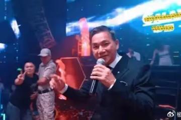 過氣港星內地瘋狂撈金，曾是TVB御用奸人，妻女在國外坐千萬名車