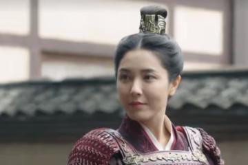 她是保劍鋒口中「200年一遇的美人」,出道22年不火,今被嘲臉僵
