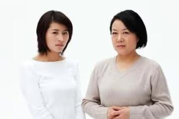 剖腹生孩子,婆婆嫌吵讓老公睡客房,讓老公帶上孩子,他蒙住