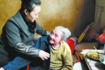 兒子娶妻後,老人卻遭兒媳嫌棄,孫子女友出一妙計,兒媳幡然悔悟