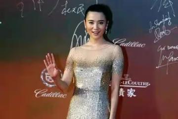 宋佳走紅毯挺招搖,穿漸變色長裙不怕顯身材,扎丸子頭略顯霸氣