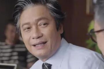 羅嘉良這是怎麼了?眼袋浮腫顯得很疲憊,頂著白髮與朋友合影