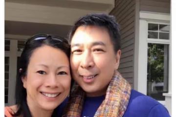李麗珍前夫罕露面,與女友人貼臉合影顯親密,曾與天后林憶蓮相戀