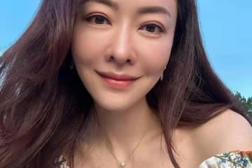 熊黛林為富豪老公慶祝生日,夫妻一起貼臉在海邊自拍