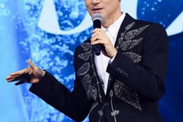 張學友演唱會摔倒:盤坐的瞬間令人心疼,醫療團隊為其報平安