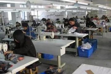 丈夫去世後我外出打工，母親幫我帶孩子，如今孩子們主動贍養外婆