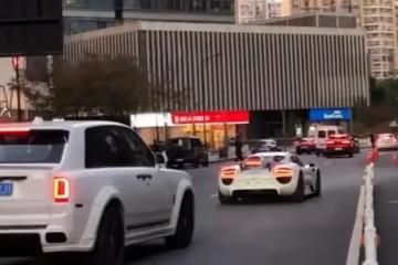 網紅小伊伊出行,一輛車就超過2000萬