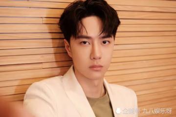 王一博「失蹤人口」回歸,下班秒變裝,「摩托姐姐」集體過年