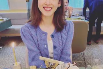 章澤天曬28歲生日照,「男友視角」盡顯甜膩,對面應該就是劉強東