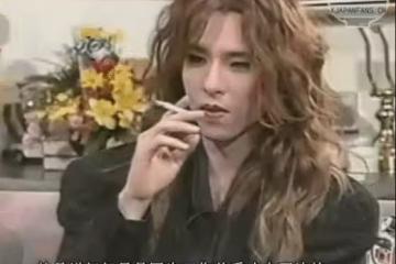 按照島國的審美標準，他應該是八千年美少年了吧？