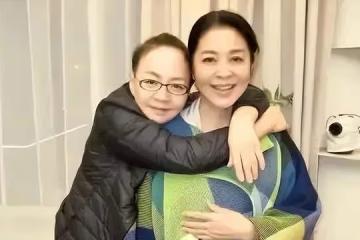 當年,宋丹丹臥床痛苦不堪,倪萍:「趕緊滾起來,來我家拖地!」