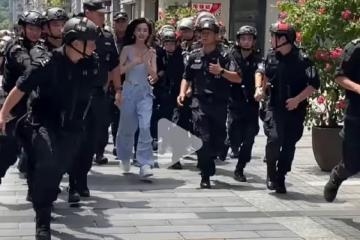 baby攤上大事了！特警開路公器私用被網友罵上熱搜：真不配