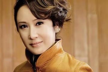 香港80年代知名女星罕見露面！打扮年輕狀態佳，全家移居國外多年