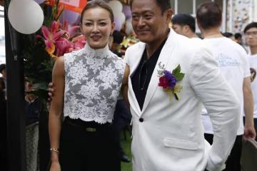 魏駿傑前妻張利華改頭換面,躋身進入富豪名流圈